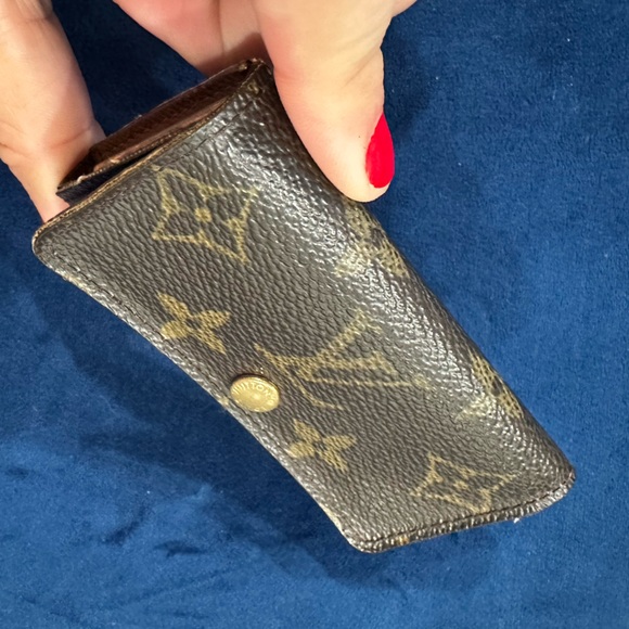 Louis Vuitton Monogram Multicles 4 Ring Key Case - Picture 17 of 17